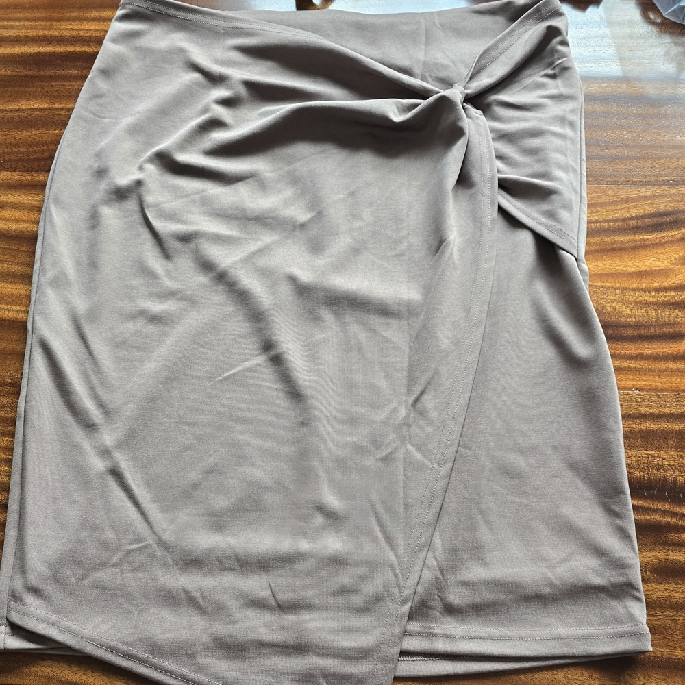 Elegant Gray Women's Skirt